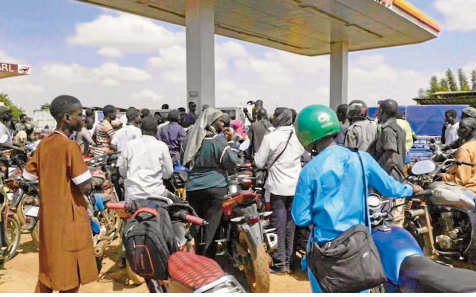 Crise de carburant à Bamako : L’incroyable ruée vers les stations- services !